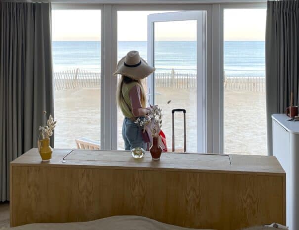Uitzicht vanaf slaapkamer op strand & zee